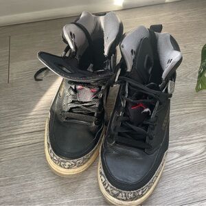 Size 10.5 Jordan Spizike Black - 315371-034. Condition is Pre-owned